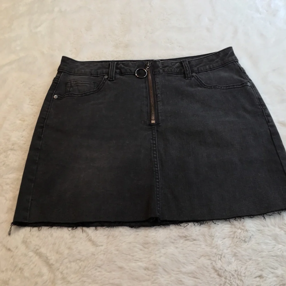 Ivy + Main black skirt size 7